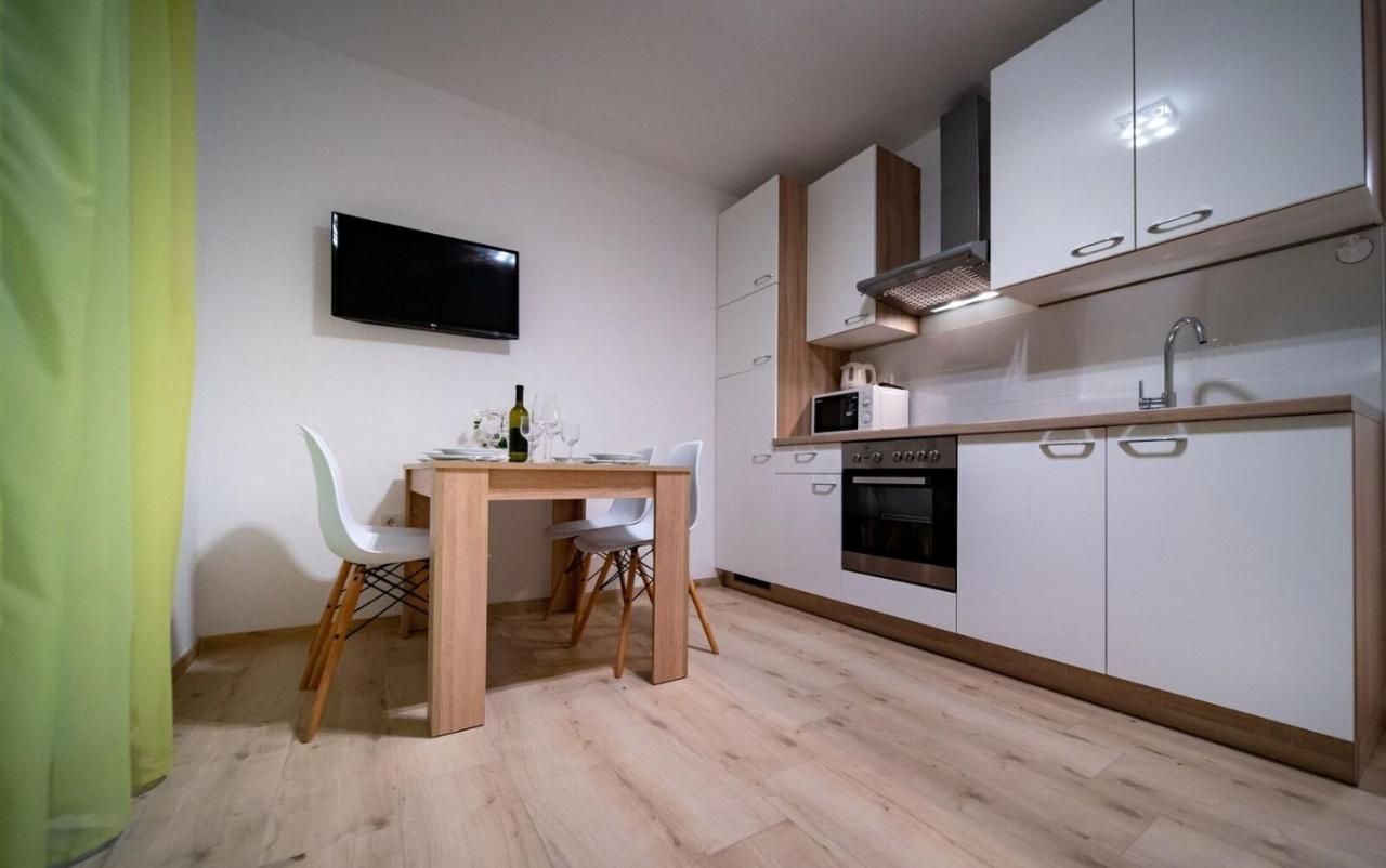 Apartments Arbis Лопар Экстерьер фото